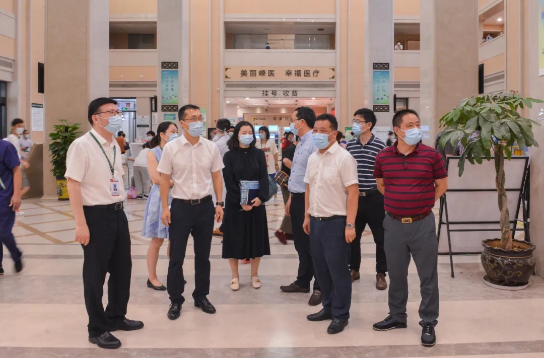 省卫健委副主任曹启峰一行来院检查督导疫情防控和安全生产工作